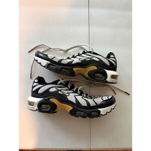 Nike Air Max Plus TN White Black Gold Sneakers Kids 7Y Womens 8.5 Athletic Shoes